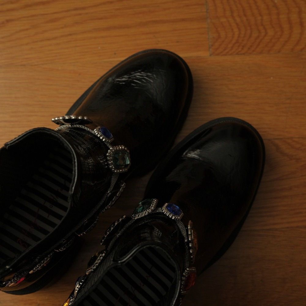 Betsey Johnson Jenesis Black Patent Jeweled Ankle Booties Women's 6.5M Chelsea - Picture 9 of 9